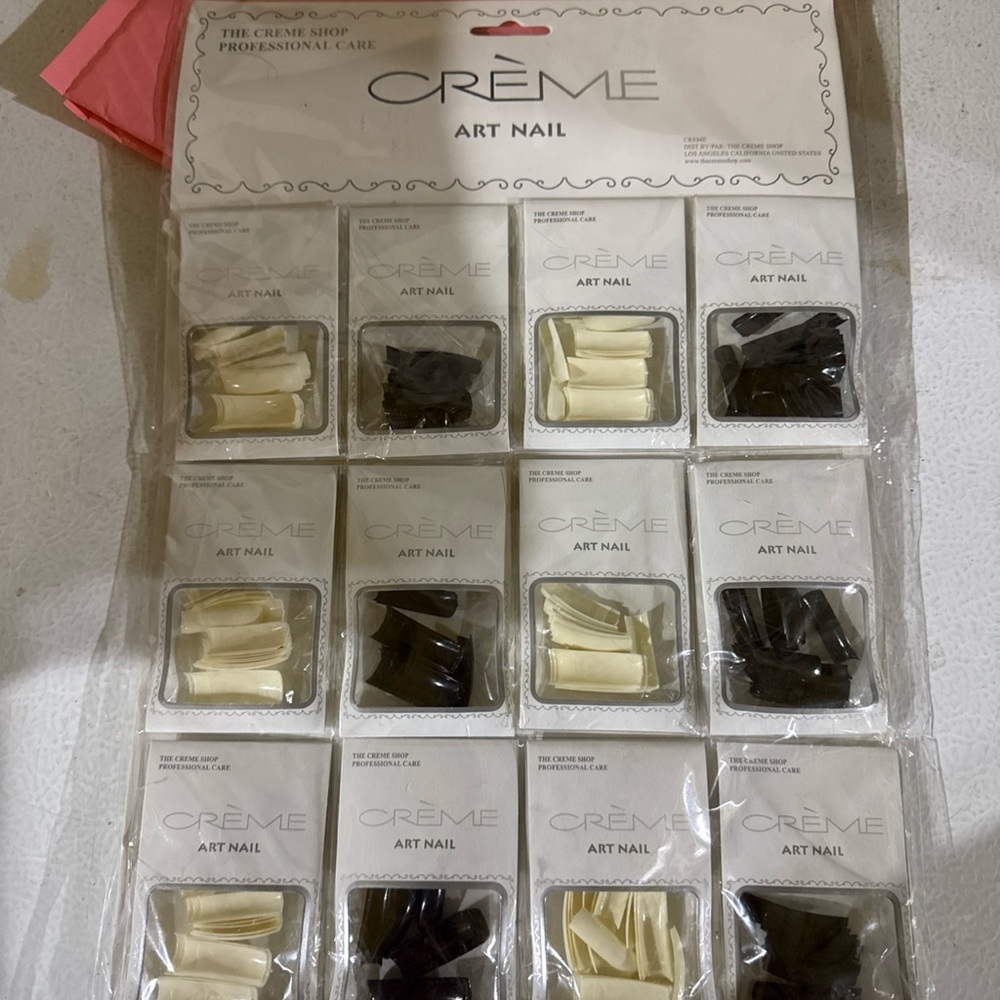 Creme Art Nail Set in Black and Cream